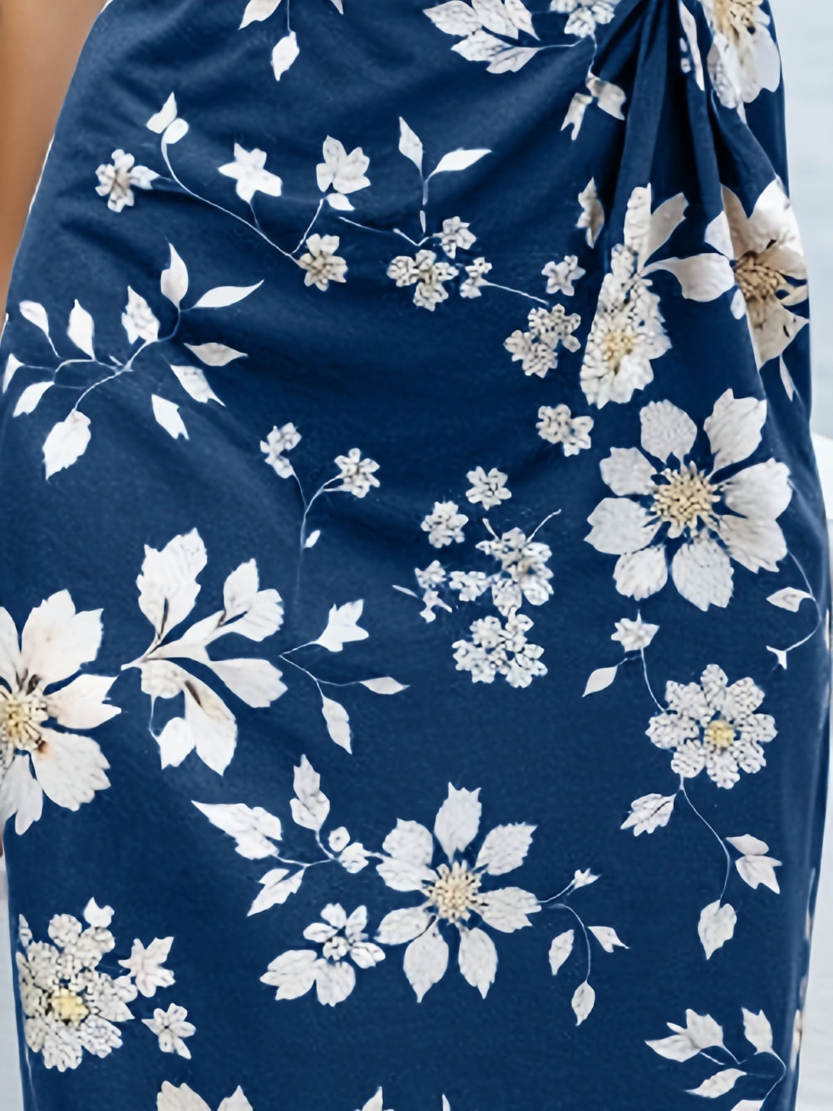 Midi Abito Blu Marino con Fiori Bianchi